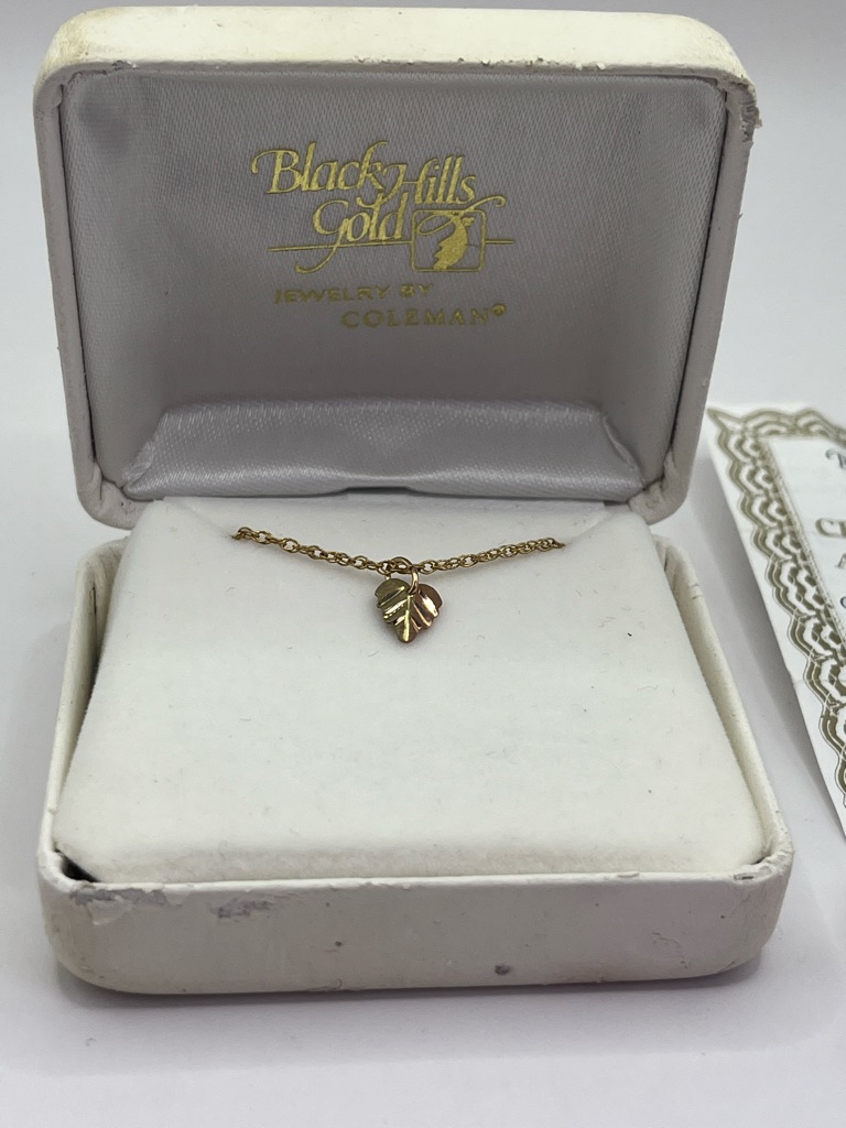 Black Hills Gold Women's 10k Leaf Pendant Necklace Nib Paperwork